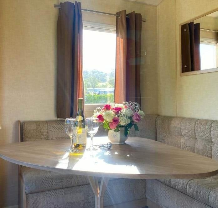 Apartamento Rose Corner Axminster Exterior foto