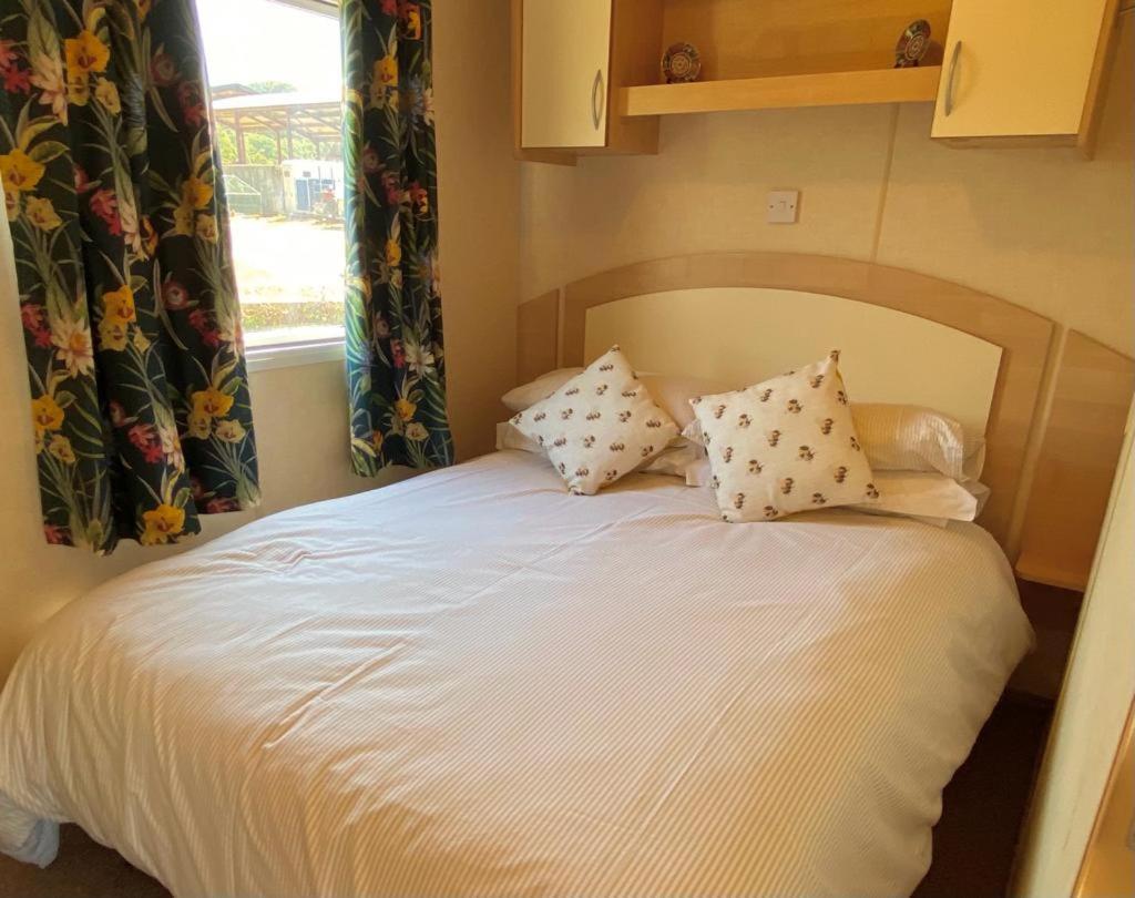 Apartamento Rose Corner Axminster Exterior foto